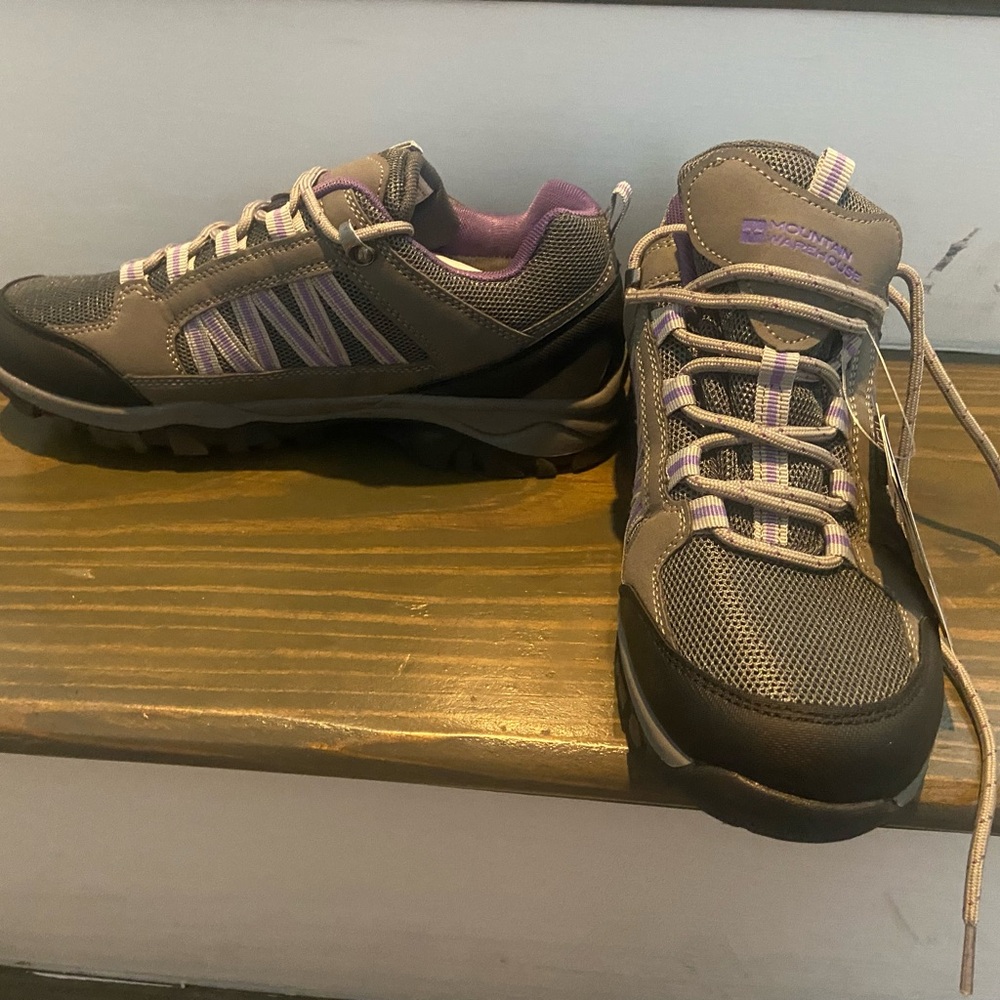 BNWT Women’s size 9 Mountain Warehouse brand Hiking Shoes